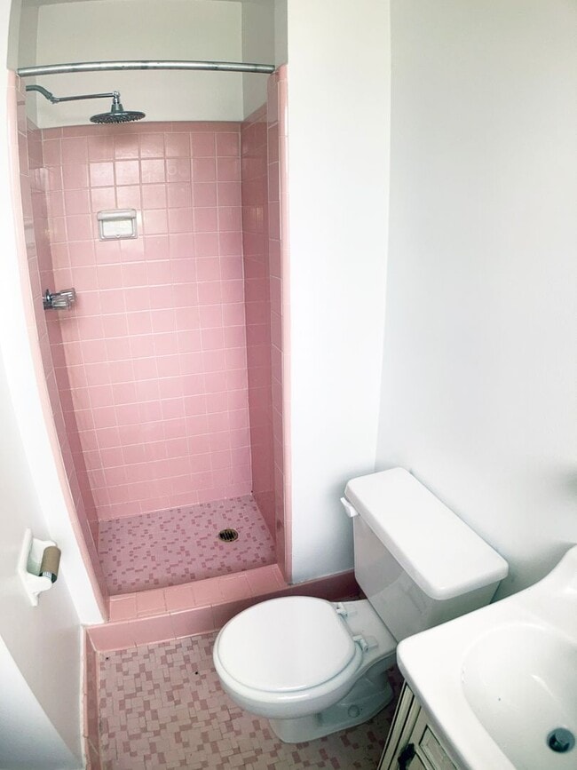 Building Photo - ***HOLIDAY SPECIAL NO RENT FOR DECEMBER*** Charming Home in Established Jacksonville Neighborhood