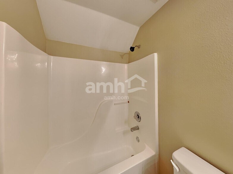 Building Photo - 6483 Grand Hickory Dr