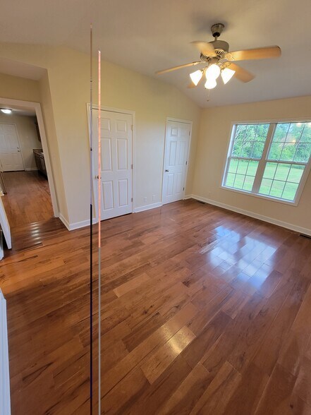 master bedroom - 11665 Julien Rd