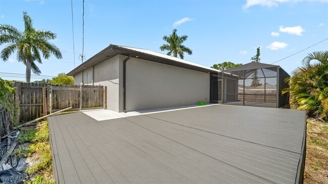 Building Photo - 8720 Cypress Lake Dr