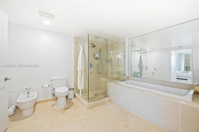 Building Photo - 495 Brickell Ave