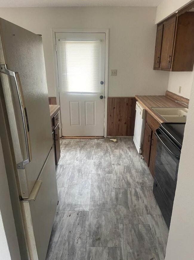 Building Photo - 3711 Greenwood Rd