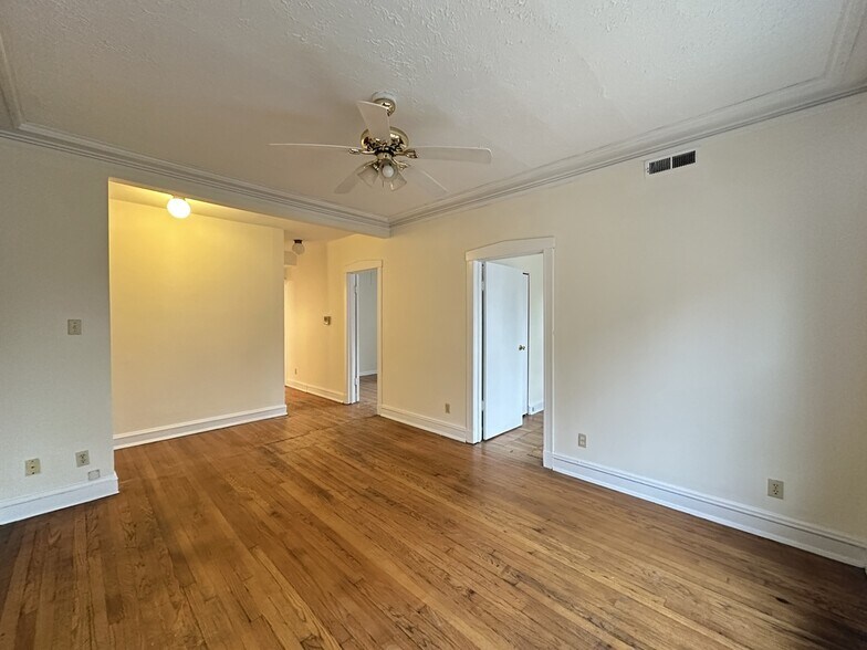 Building Photo - 3958 N Janssen Ave