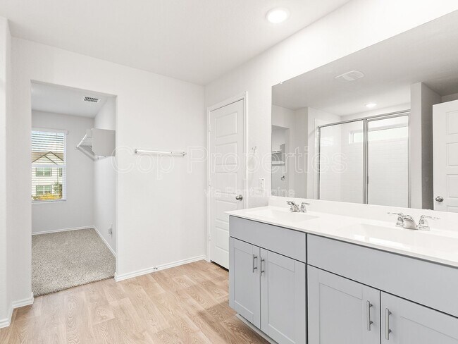 Building Photo - 374 Wayne Way