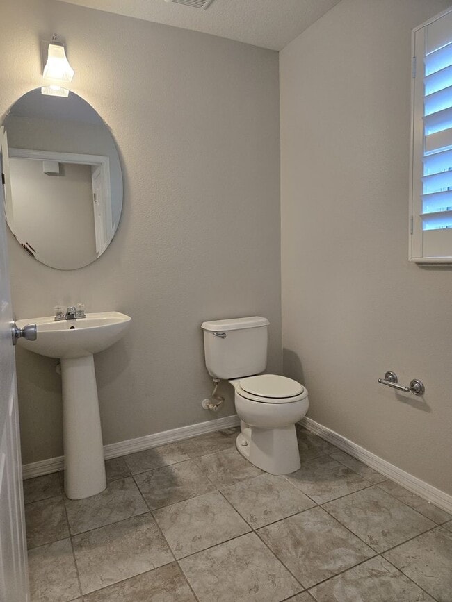 Building Photo - Avalon Park: 3 Bedroom, 2.5 Bath, 2 Car Garage Townhome