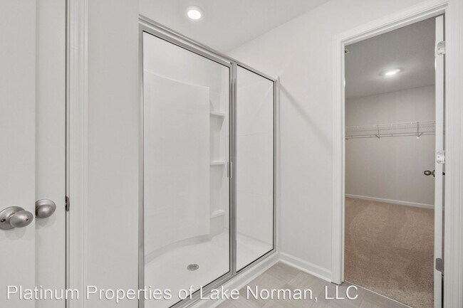 Building Photo - 5 br, 3 bath House - 16116 Trenton Green Lane