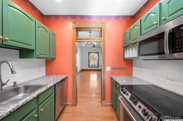 Building Photo - 326 E Dakota Ave