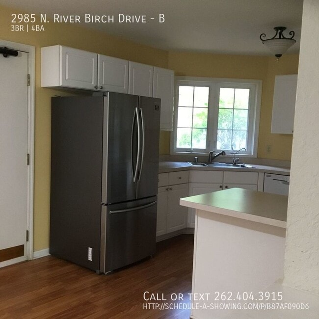 Building Photo - Huge condo with 2 car garage!