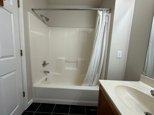 Building Photo - 256 Dumplin Ln
