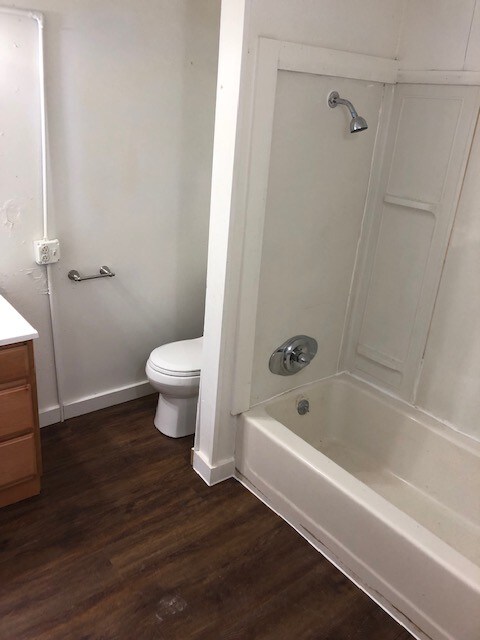 Building Photo - 204 Madison St