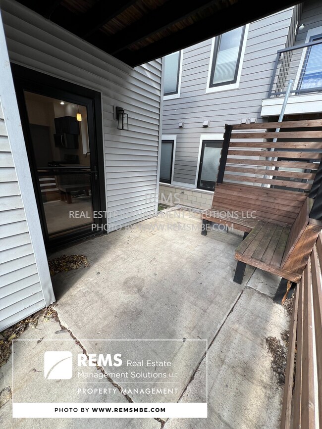 Building Photo - 813 Williamson St