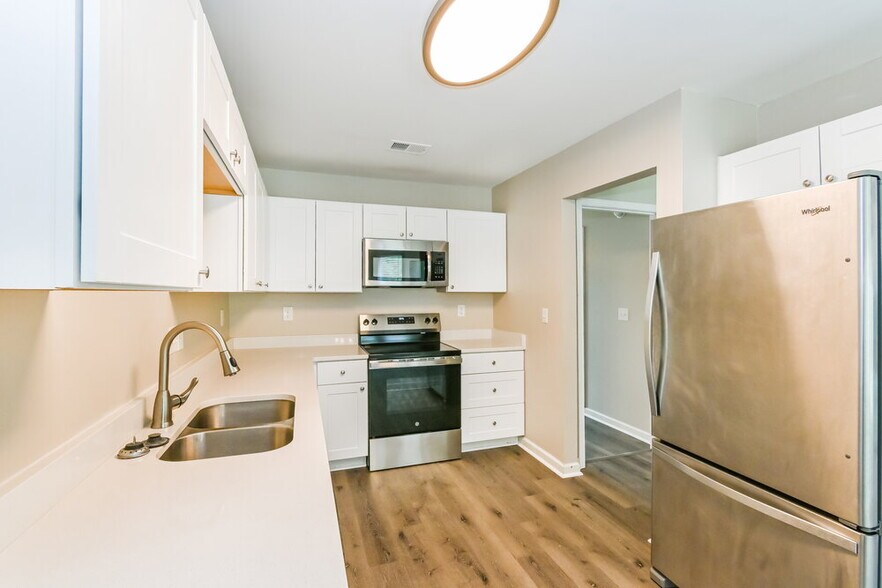 Building Photo - 13183 Sandbourne S