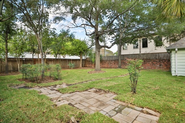 Building Photo - 12910 Queensbury Ln