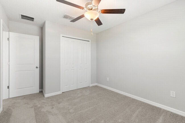 Building Photo - LIKE NEW Home For Rent in Belmont!