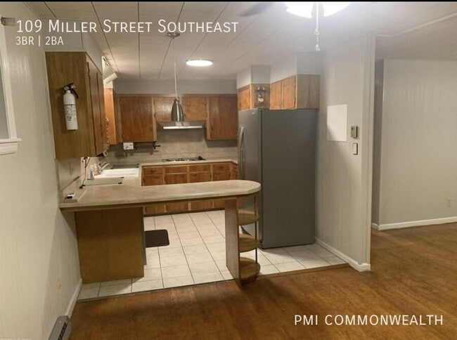 Building Photo - 109 Miller St SE