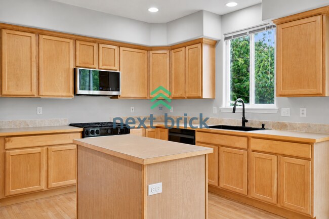 Building Photo - Spacious 5-Bed Home in Lynnwood with 2.5 Baths – Your Ideal Family Retreat!