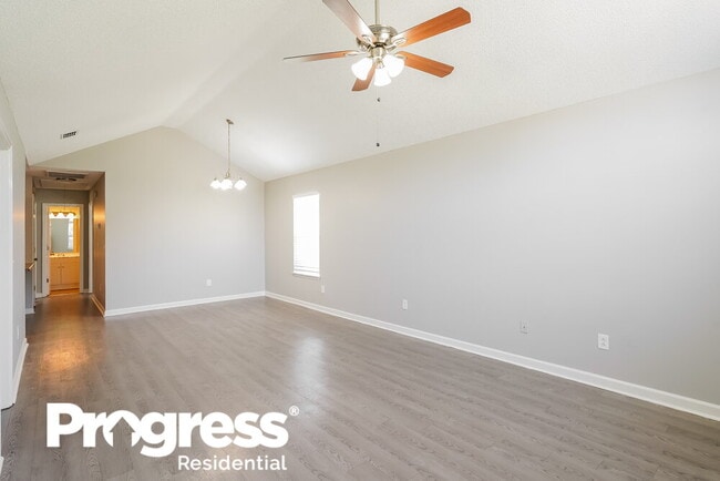 Building Photo - 243 Lake Forest Dr