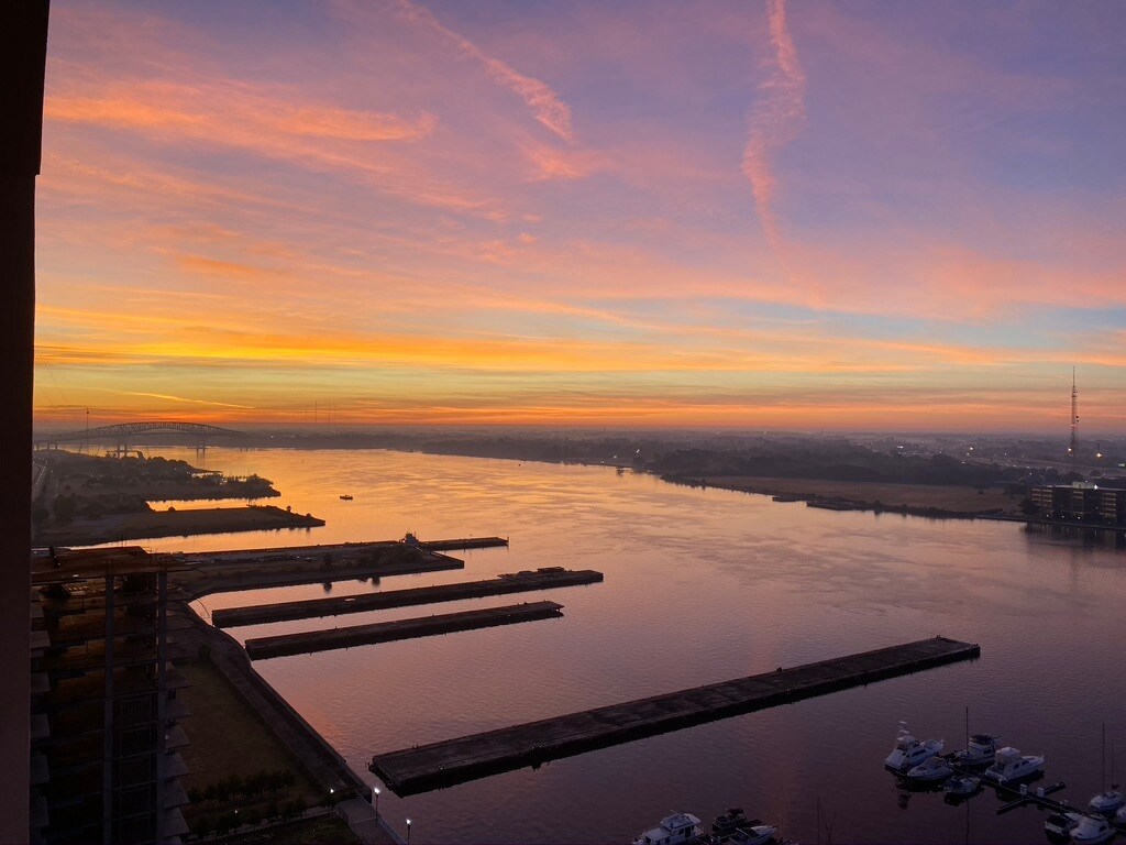 Building Photo - 400 E Bay St