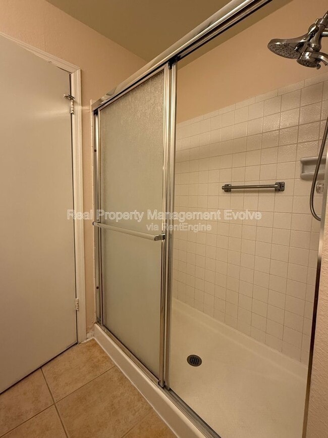 Building Photo - 8771 W Grovers Ave