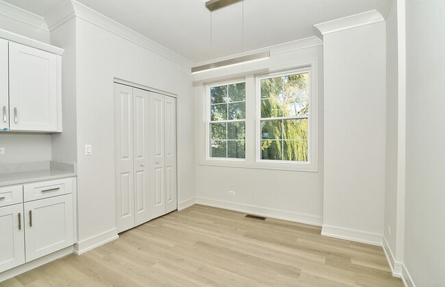 Building Photo - 214 N Walnut St