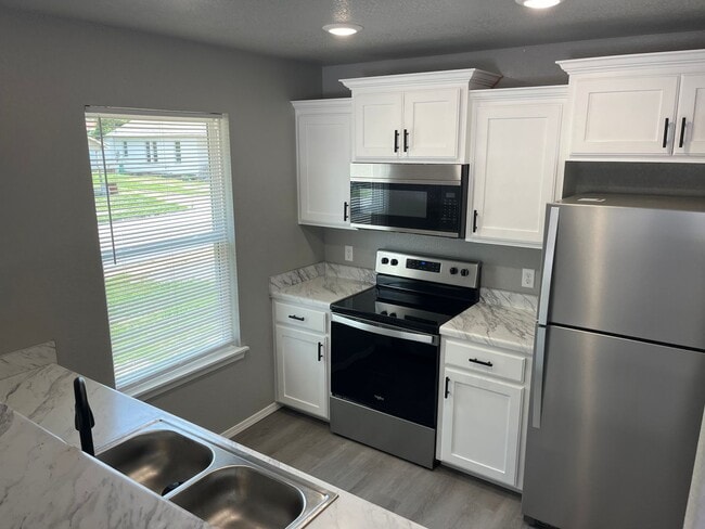 Building Photo - 1611 Poplar St