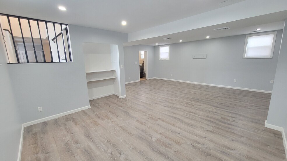 Building Photo - 15 Windsor Rd