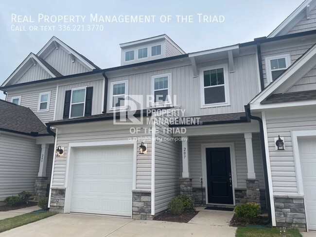 Building Photo - 207 Solacium Ln