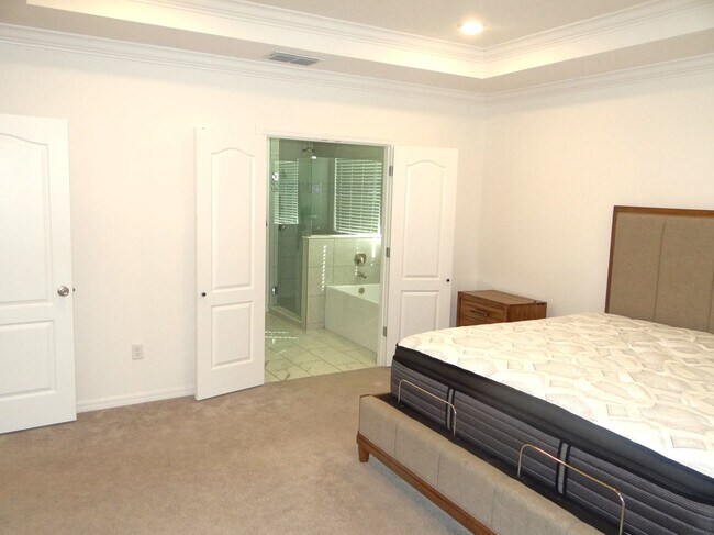 Building Photo - Spacious 4/3/3 home in Mirada