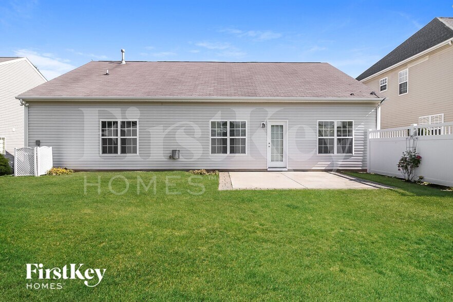 Building Photo - 6255 Glen Way Dr