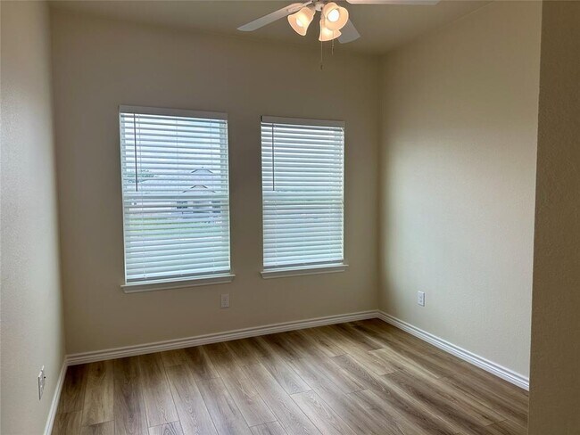 Building Photo - 515 War Admiral Dr