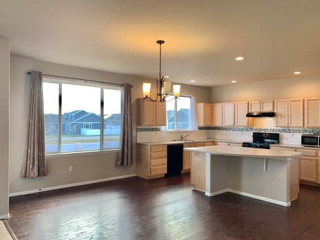 Primary Photo - Beautiful 4 Bed/3 Bath West Greeley Home –...