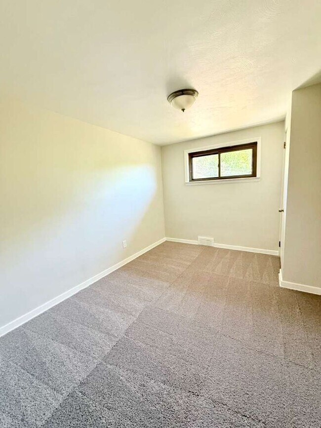 Building Photo - Fabulous 3 bed 1 bath House in Penn Hills
