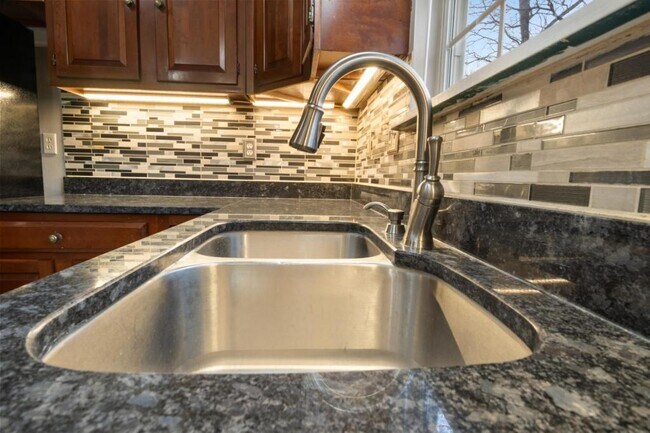 Building Photo - 359 Montgomery Cir