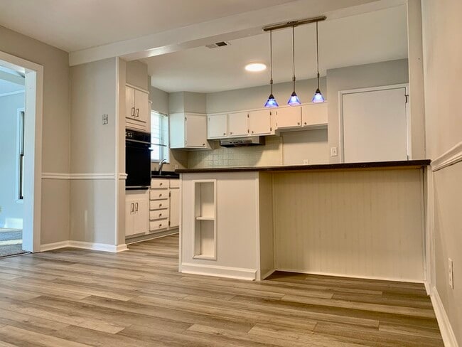 Building Photo - 3 BEDROOM HOME FOR RENT IN OAKWOOD FARMS!