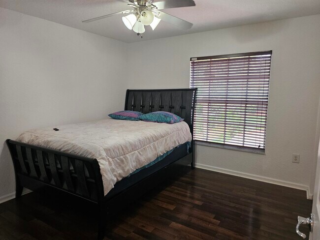 Building Photo - 7533 Topiary Ave