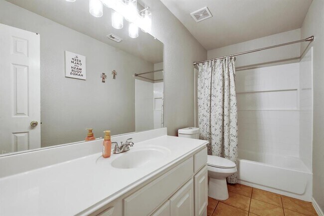 Building Photo - 2354 Oak Pebble