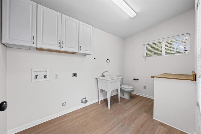 Building Photo - 2604 Canterbury St