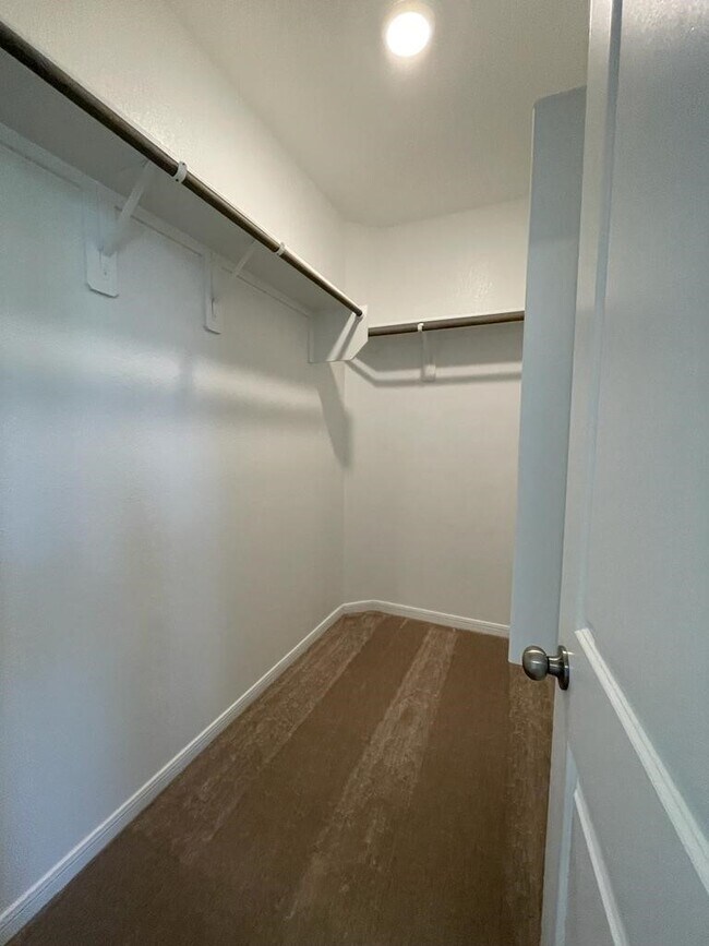 Building Photo - 1328 Bright Hl Dr