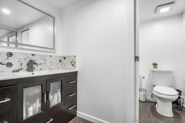 Building Photo - 6121 Balboa Cir