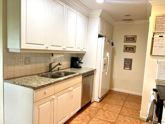 Building Photo - 14385 Campanelli Dr