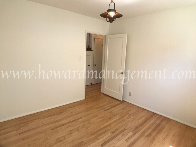 Building Photo - Two story home with newer central A/C in the Mar Vista Hills. Large kitchen, family room, and lar...