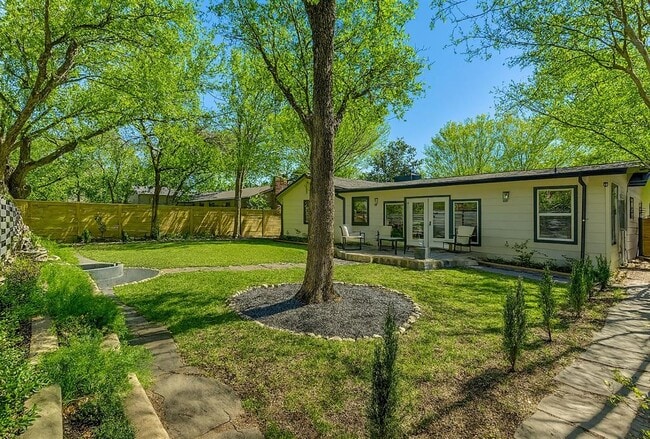 Building Photo - 7002 Whispering Oaks Dr