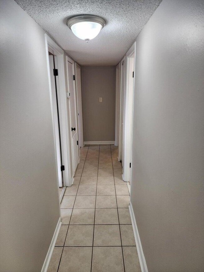 Building Photo - 128 Smith St