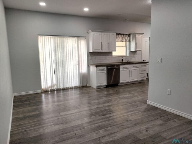 Building Photo - 2021 Hali Ln