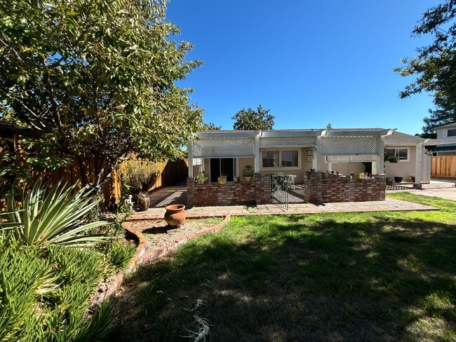 Building Photo - 1419 Yolanda Ct