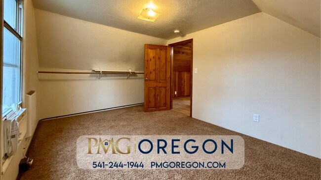 Building Photo - 711 SW I St