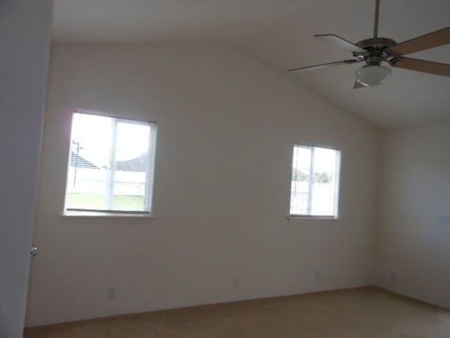 Building Photo - Pacheco, Evelyn (Kamalo'o)