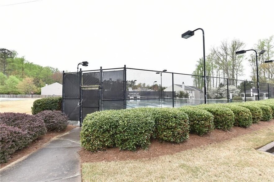 Building Photo - 2430 Mayfair Dr