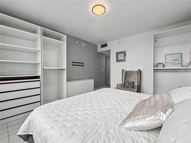 Building Photo - 253 NE 2nd St