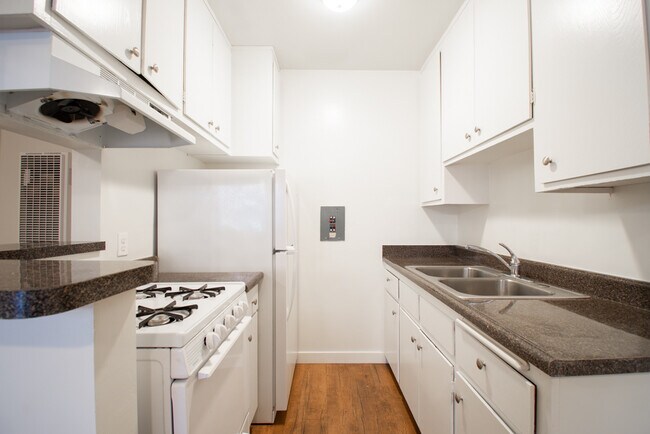 Building Photo - 3435 Vinton Ave